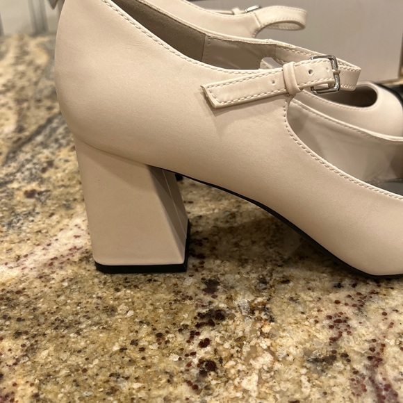 Cream & Black MaryJanes - Picture 4 of 9